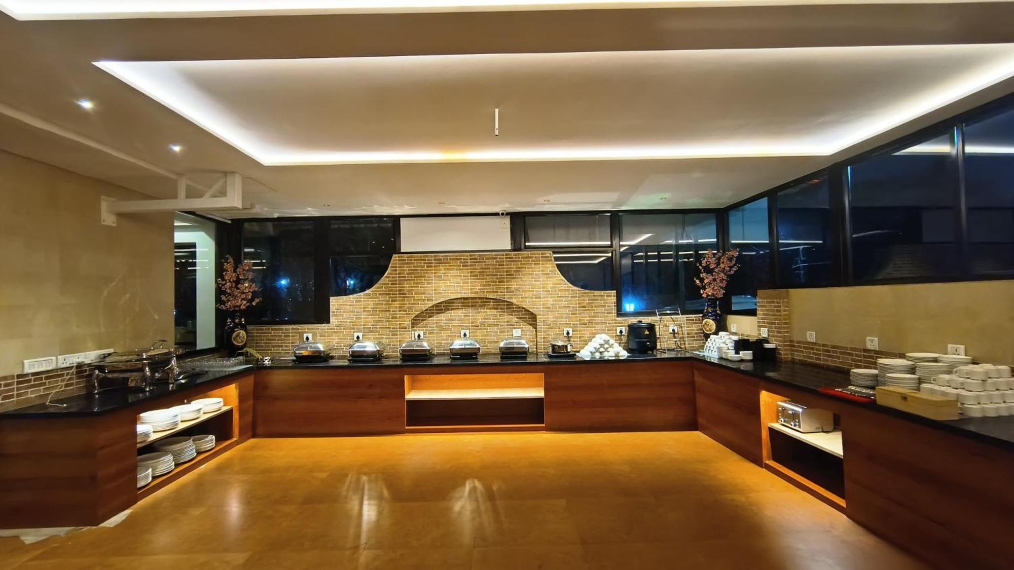 Golden Landmark Green Valley Beach Resort Dona Paula Extérieur photo