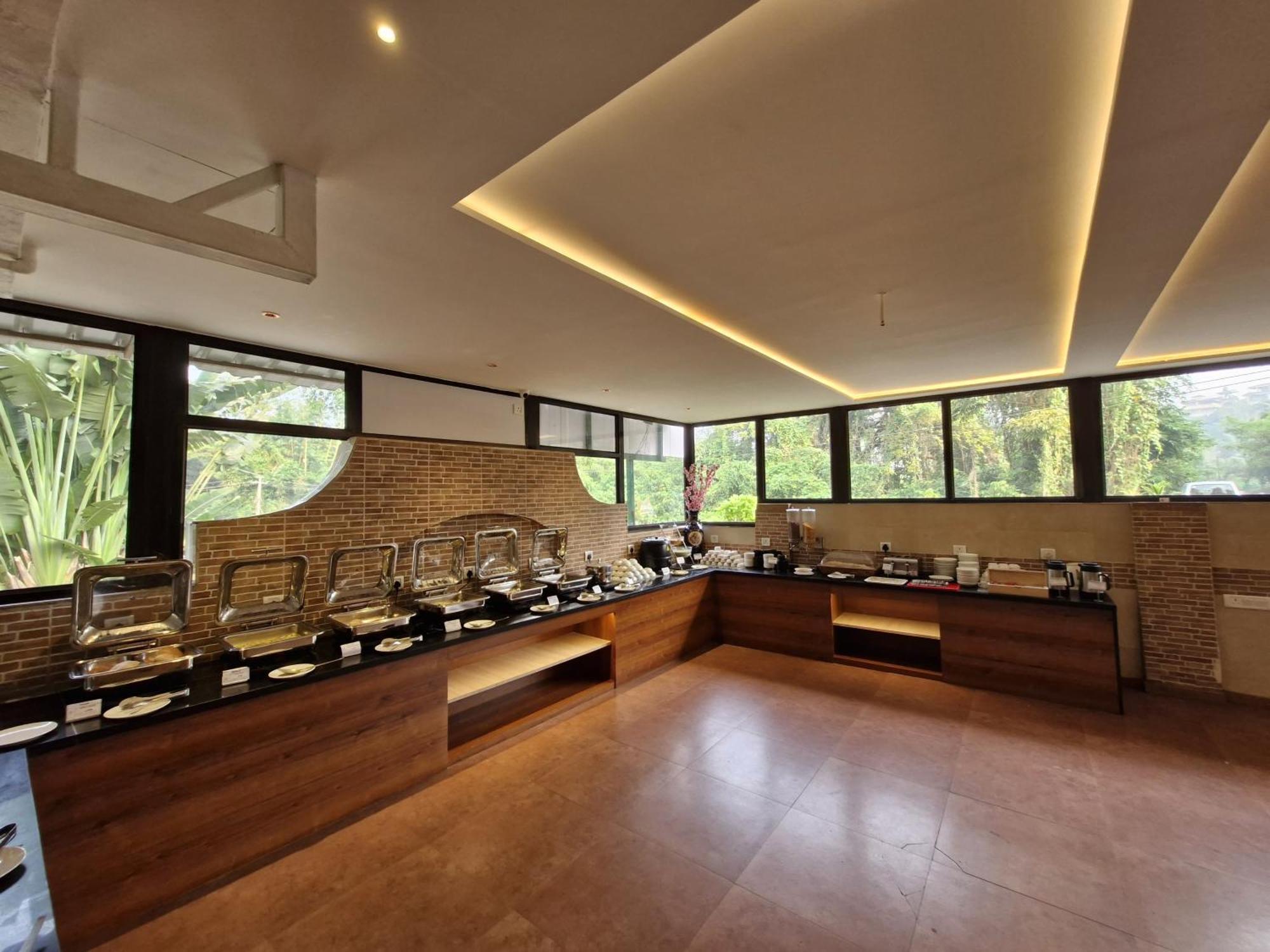 Golden Landmark Green Valley Beach Resort Dona Paula Extérieur photo