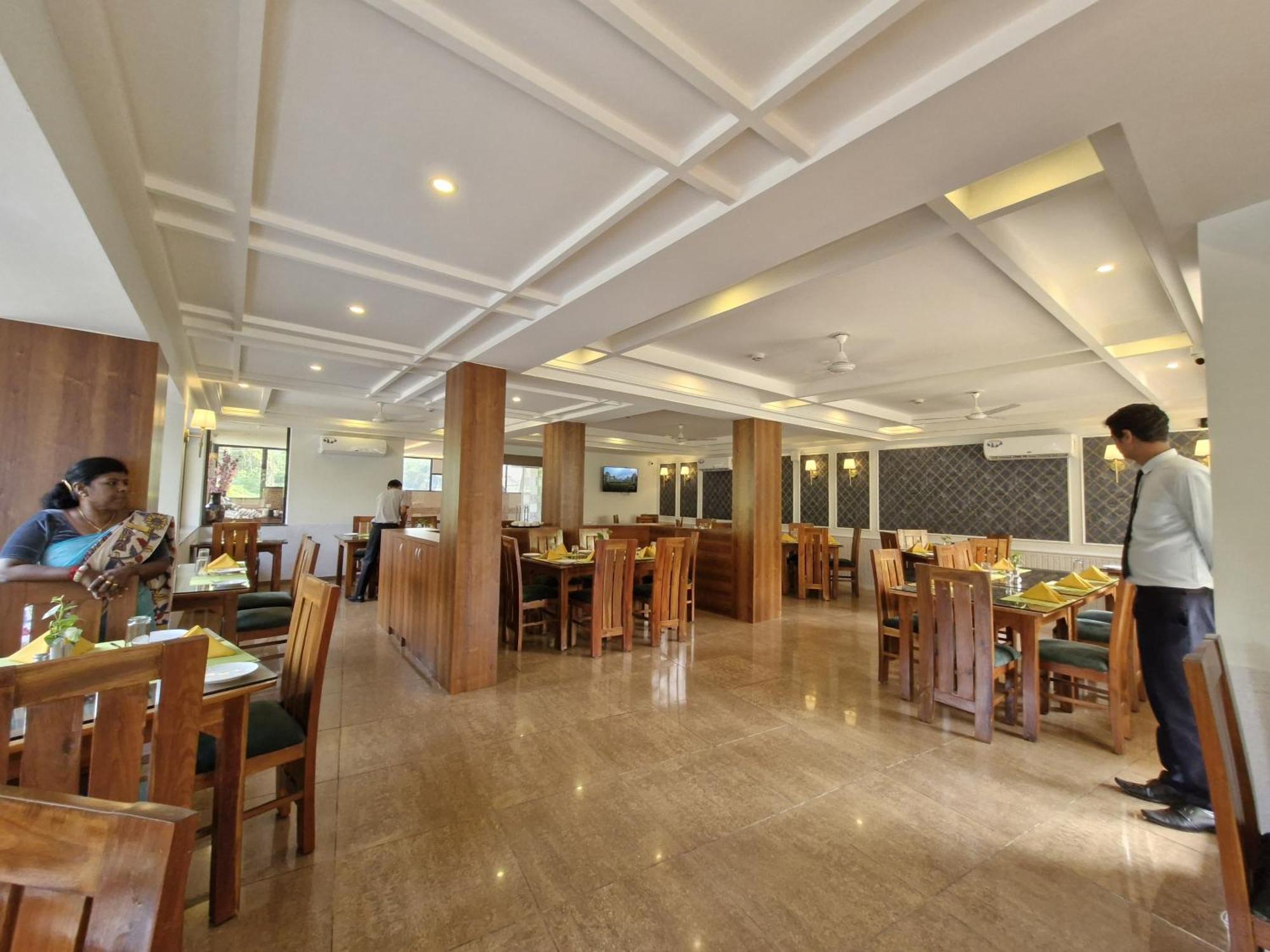 Golden Landmark Green Valley Beach Resort Dona Paula Extérieur photo