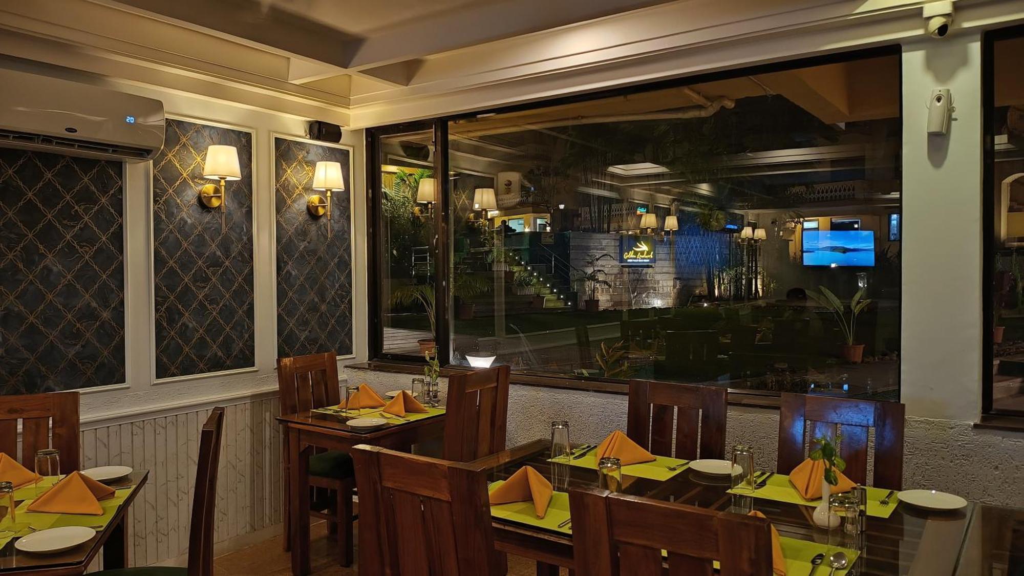Golden Landmark Green Valley Beach Resort Dona Paula Extérieur photo