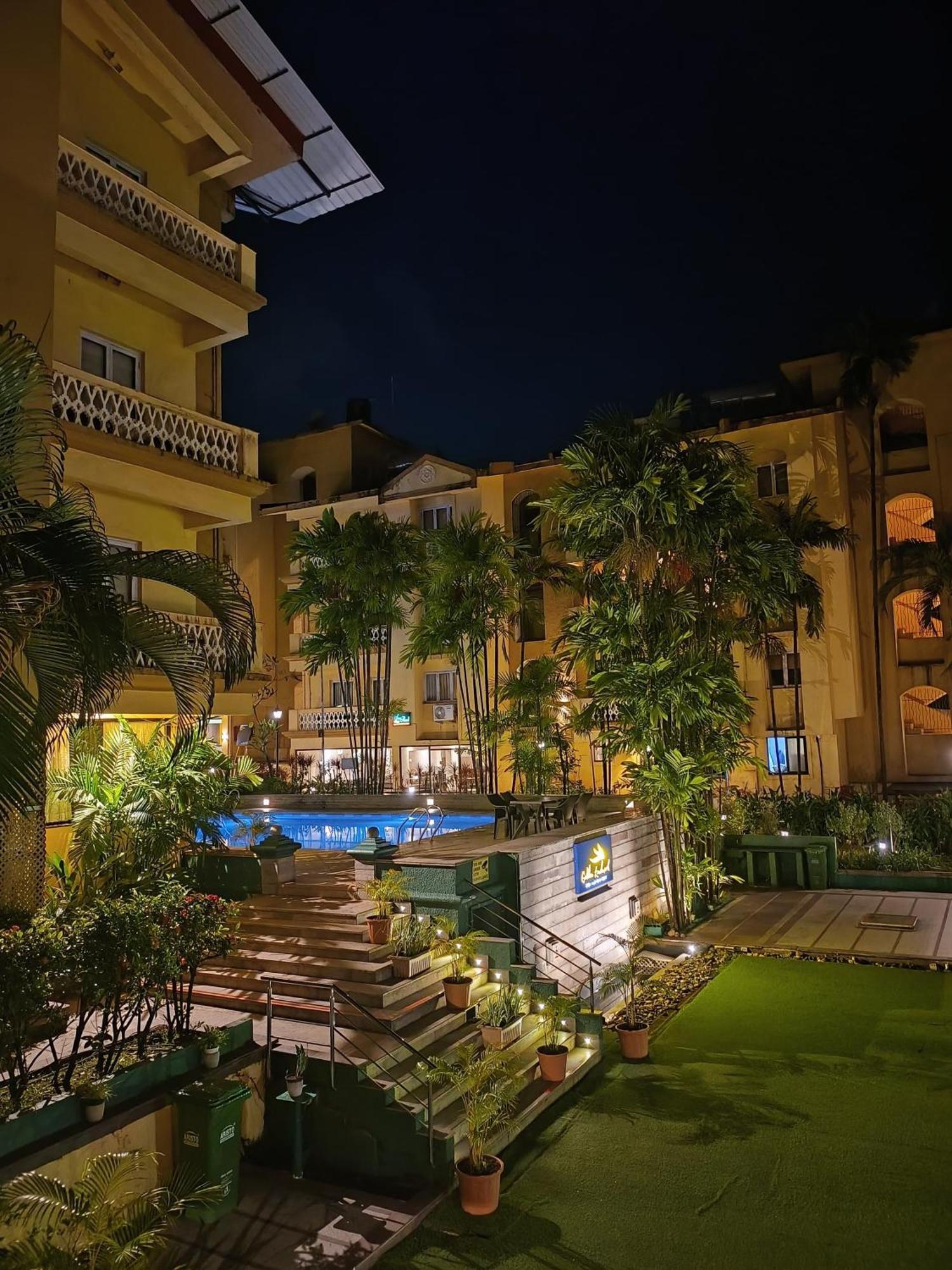 Golden Landmark Green Valley Beach Resort Dona Paula Extérieur photo