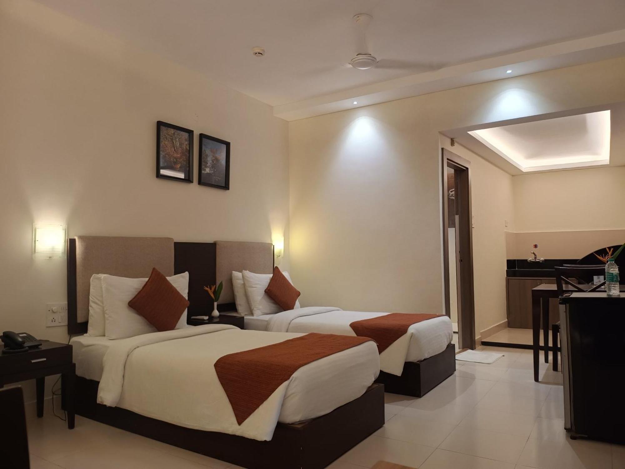 Golden Landmark Green Valley Beach Resort Dona Paula Extérieur photo