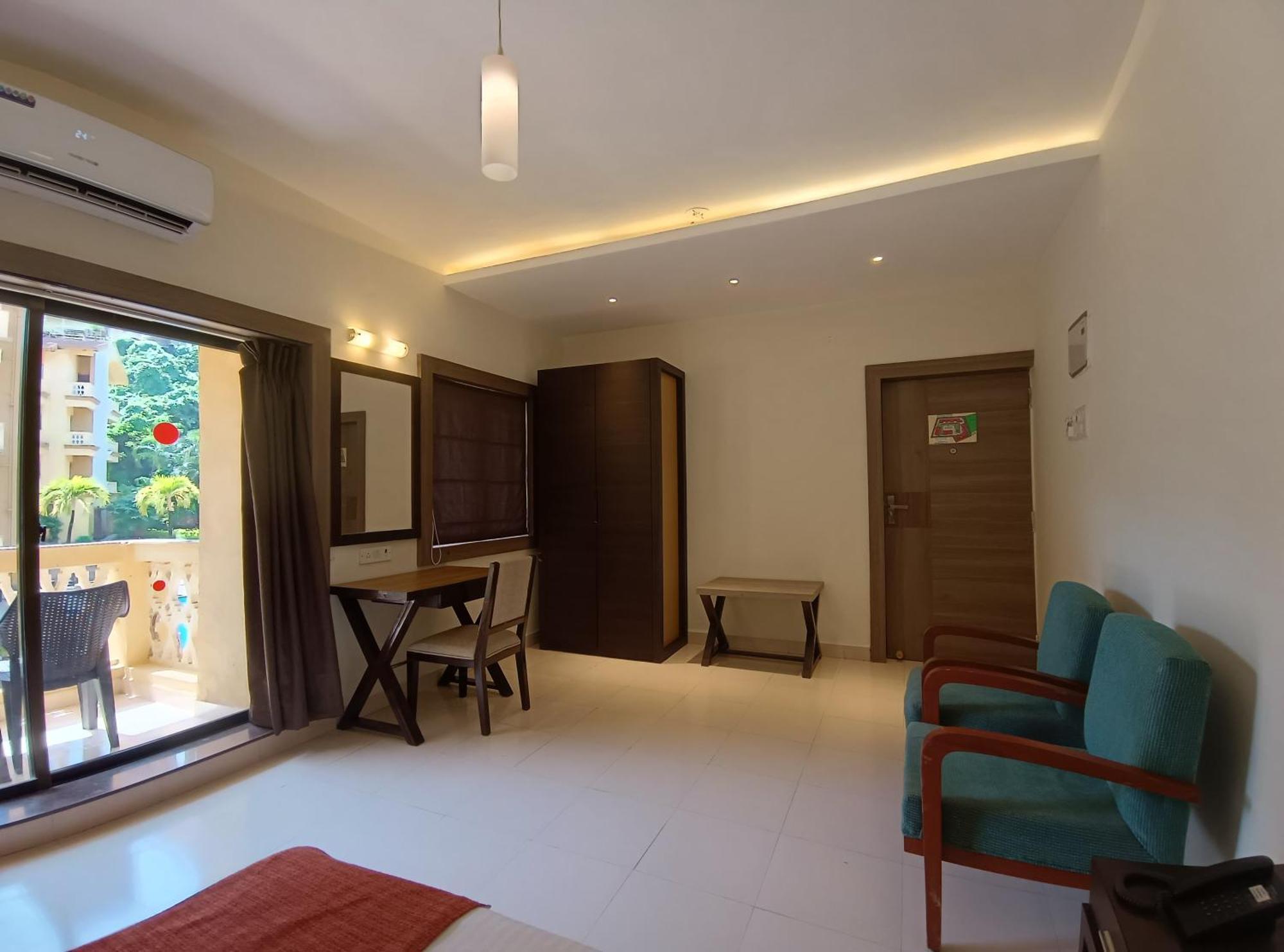 Golden Landmark Green Valley Beach Resort Dona Paula Extérieur photo