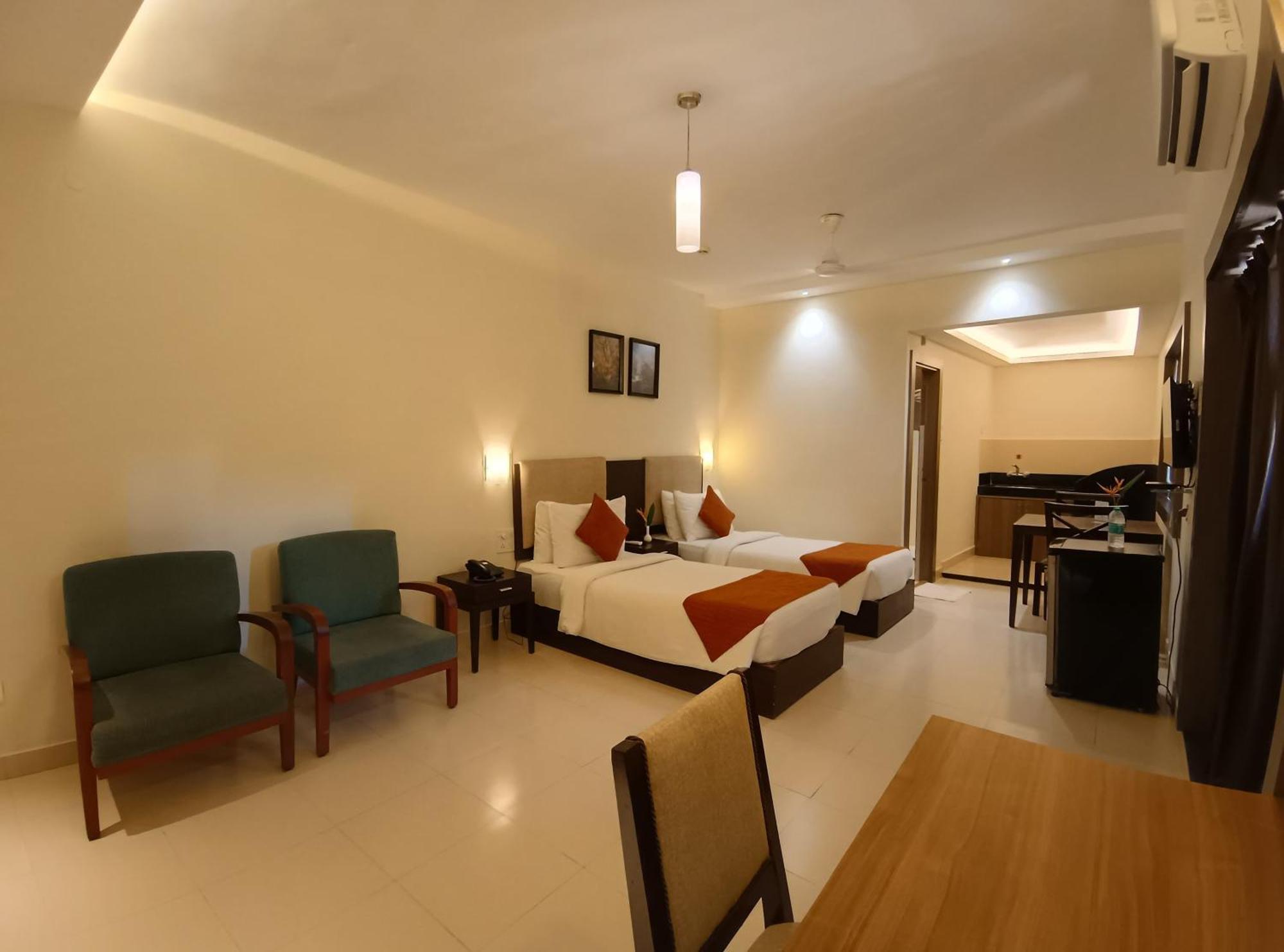 Golden Landmark Green Valley Beach Resort Dona Paula Extérieur photo