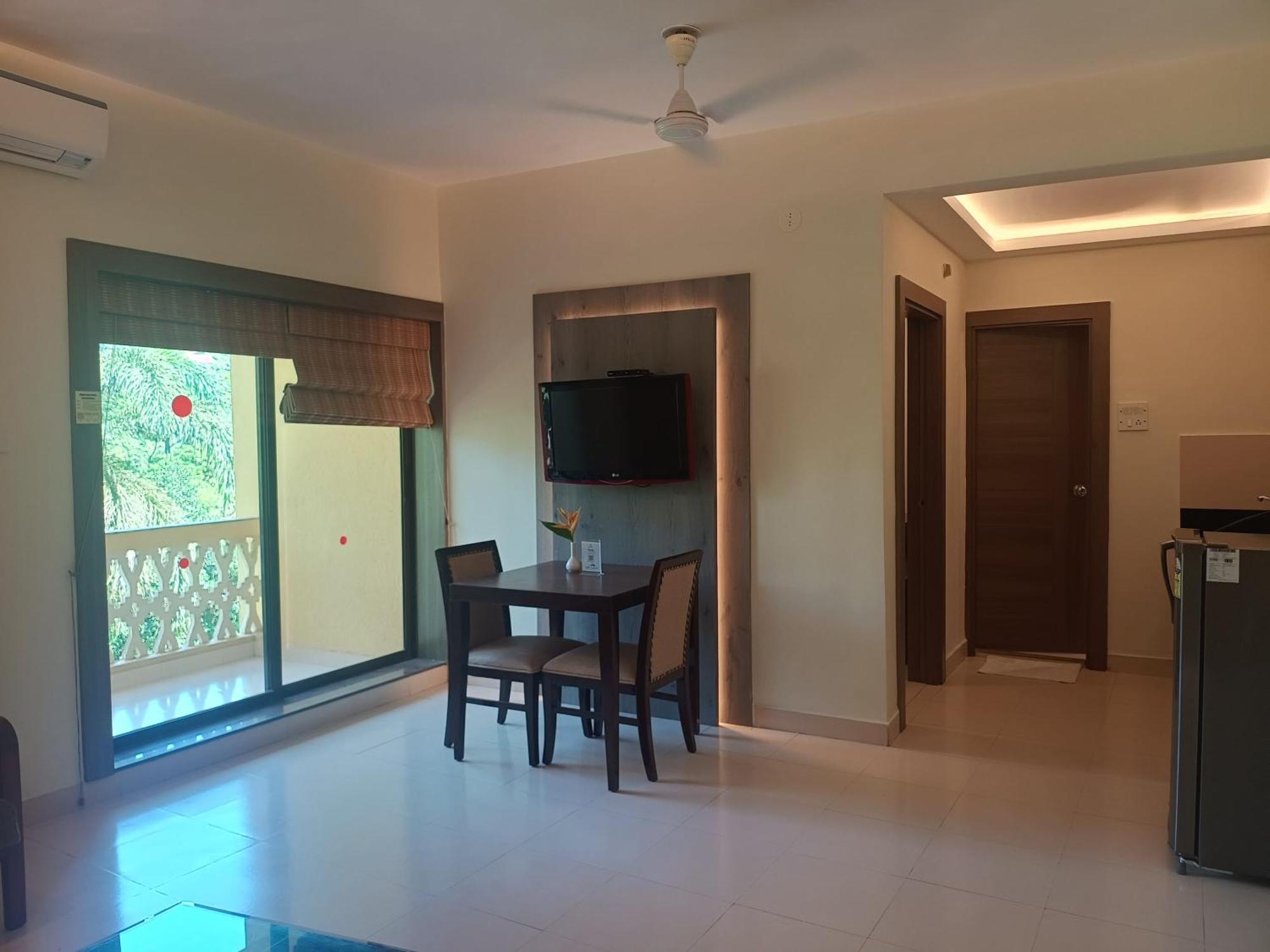 Golden Landmark Green Valley Beach Resort Dona Paula Extérieur photo