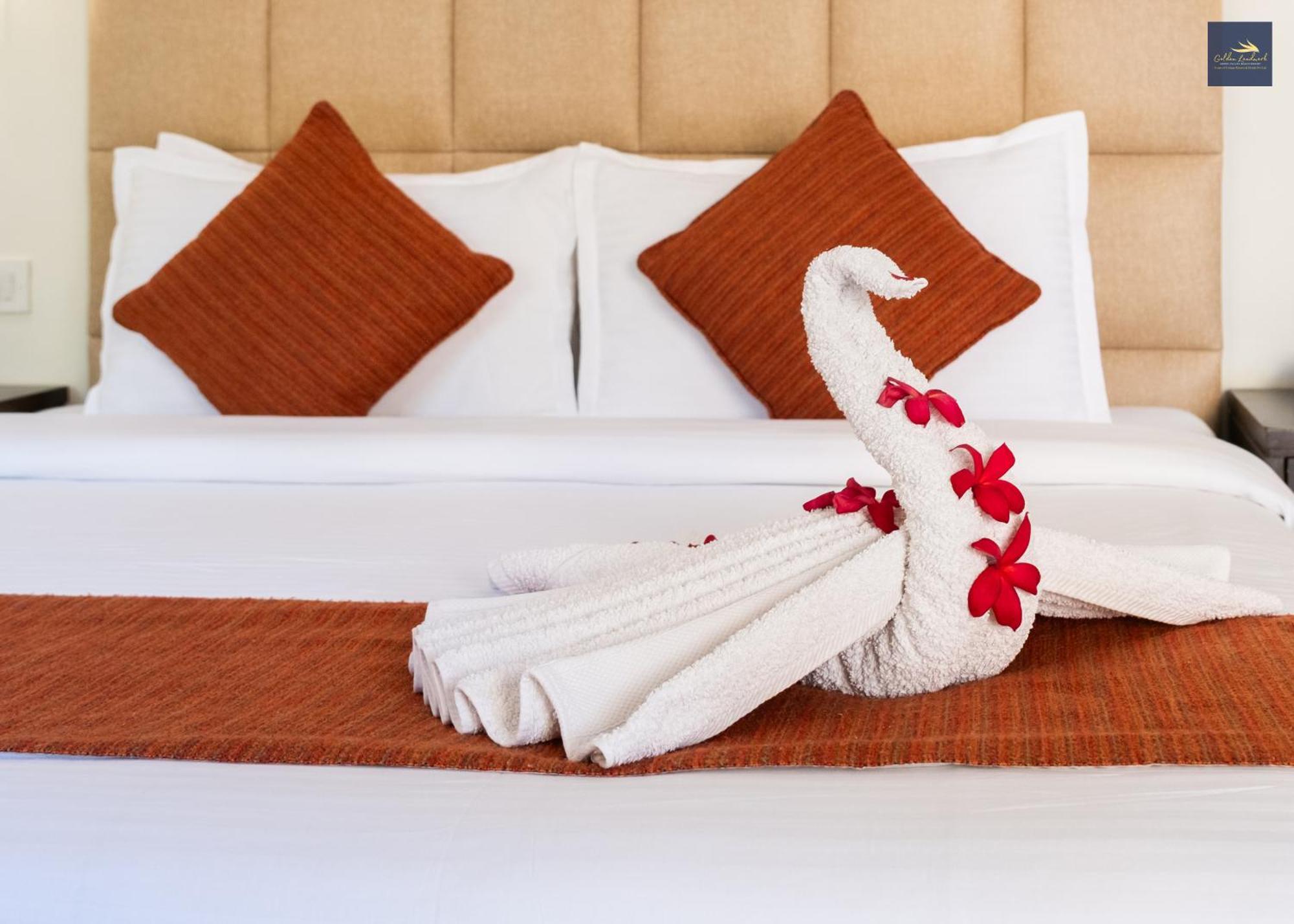 Golden Landmark Green Valley Beach Resort Dona Paula Extérieur photo